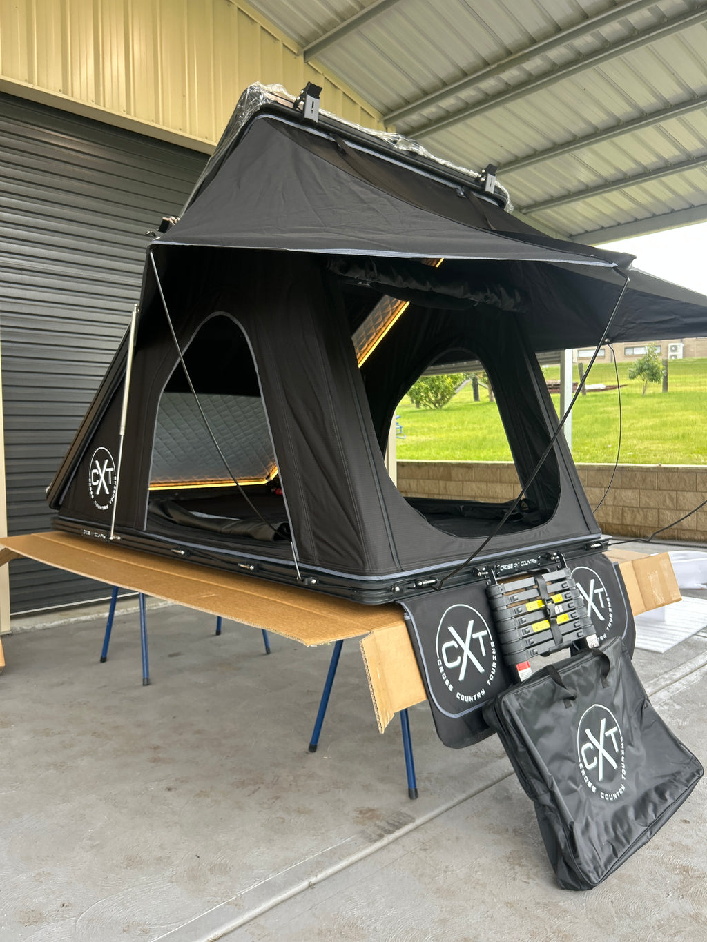 motop rooftop tent Deluxe 1.3 Rooftop Tent