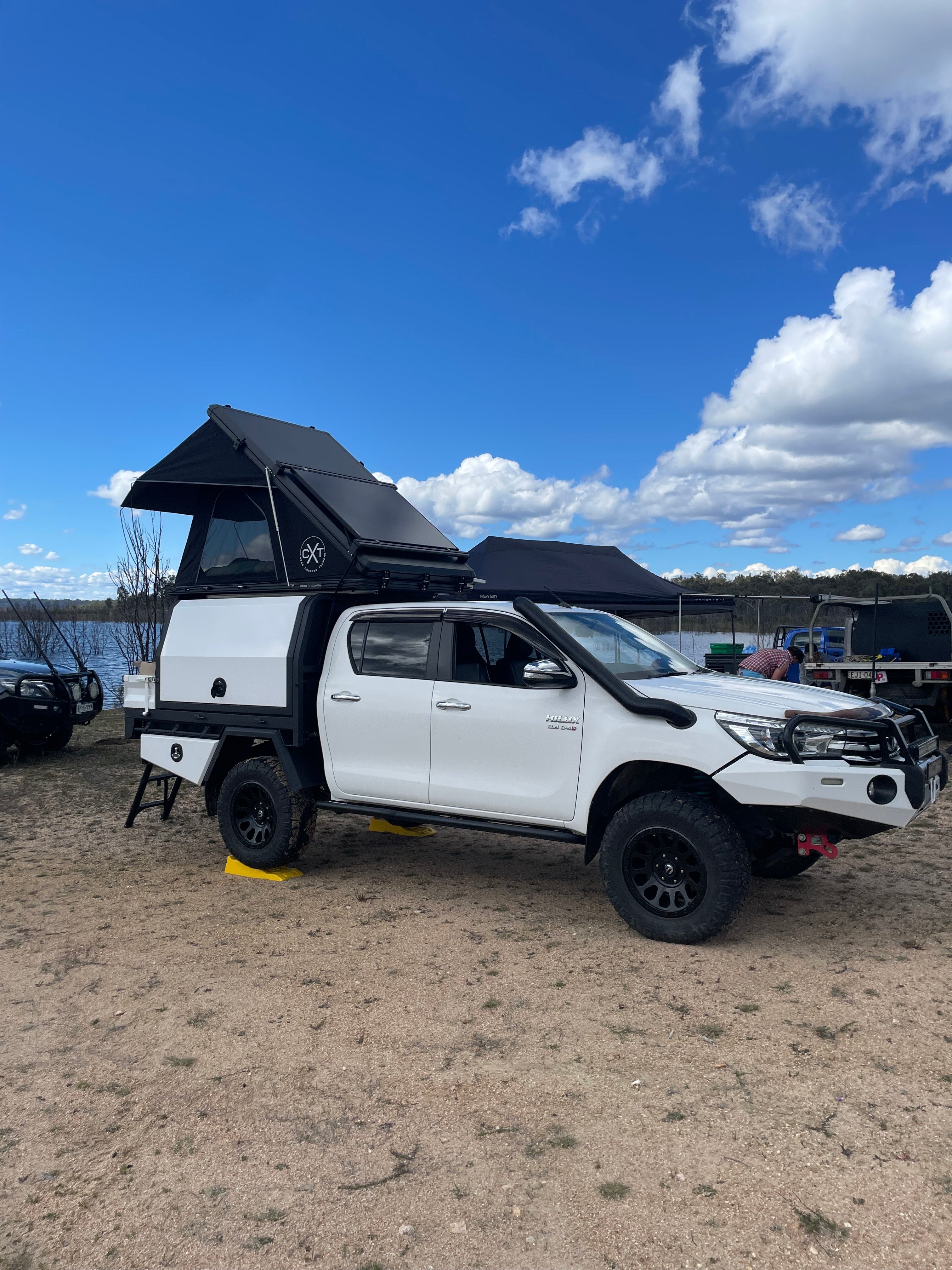 Deluxe 1.4 Rooftop Tent – Cross Country Touring